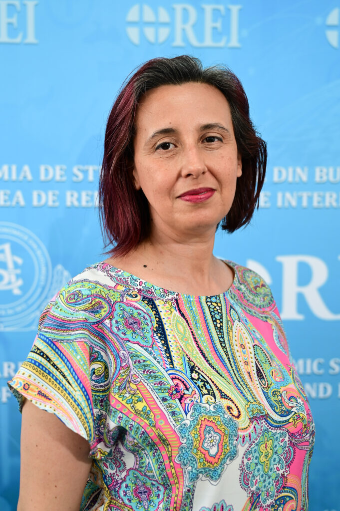 Conf.univ_.dr_.-NICOLAE-Raluca-Marina-1-681×1024