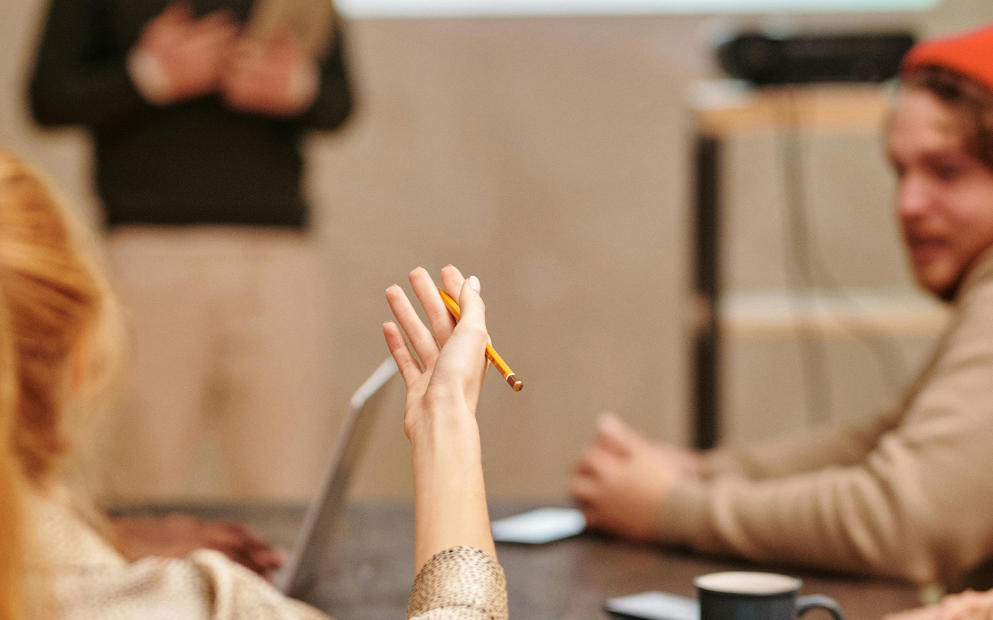 Language, Discourse and Contextualization of Communication